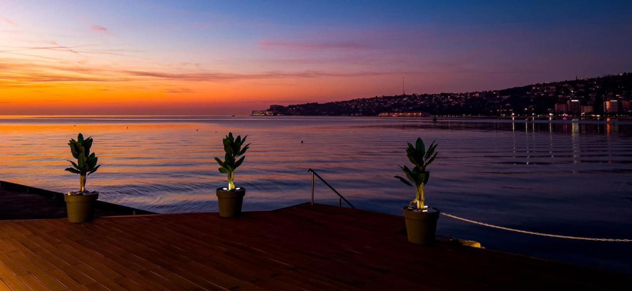Floating House Hurrea Villa ปอร์โตรอซ ภายนอก รูปภาพ