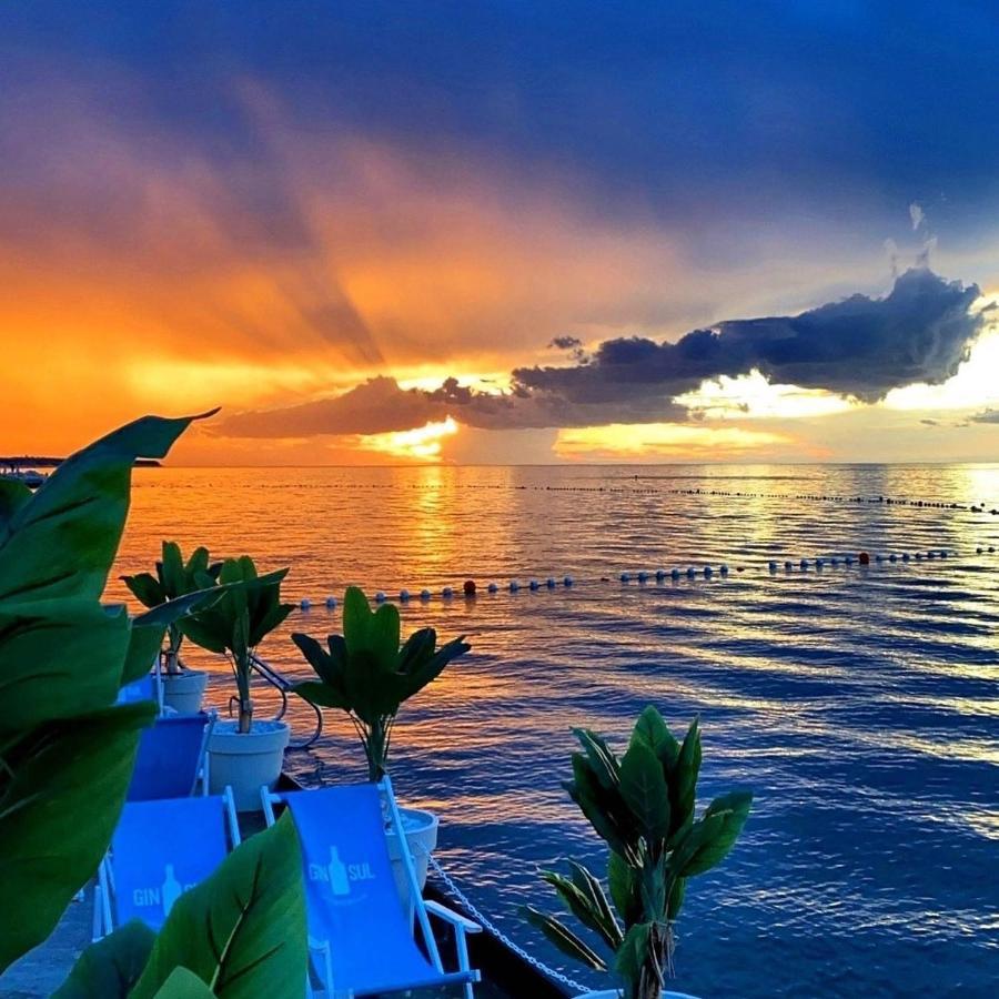 Floating House Hurrea Villa ปอร์โตรอซ ภายนอก รูปภาพ